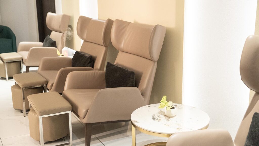 awesome-hotel-spa-seating area